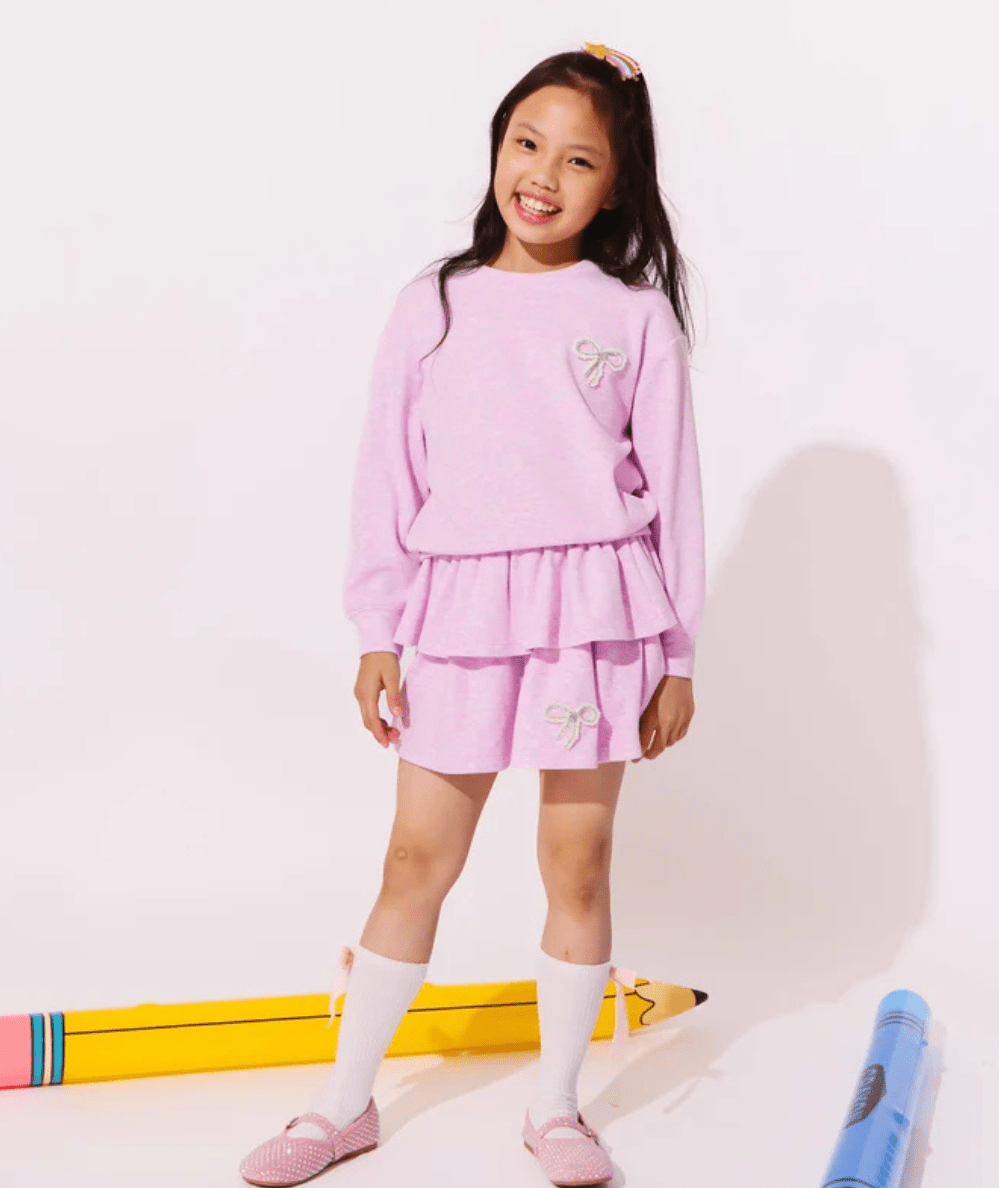 Model wearing the Lola & the Boys Tween Super Soft Pearl Bow Set - CAKEWISH