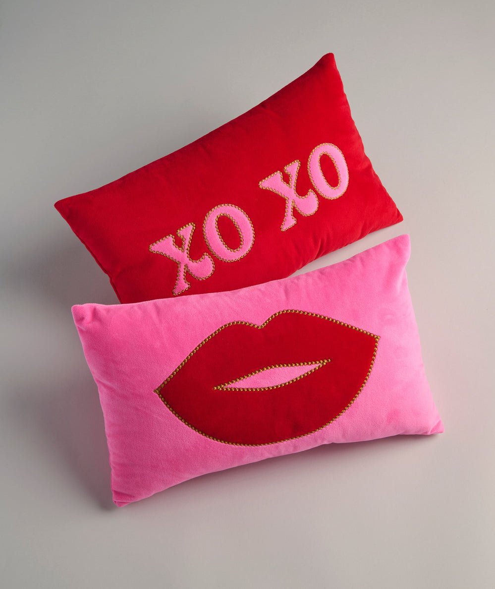 “XOXO” Pillow - CAKEWISH
